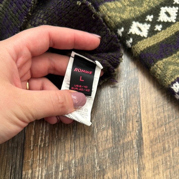 ROMWE l Women's Patterned Sweater Crop Off the Shoulder - Picture 3 of 6